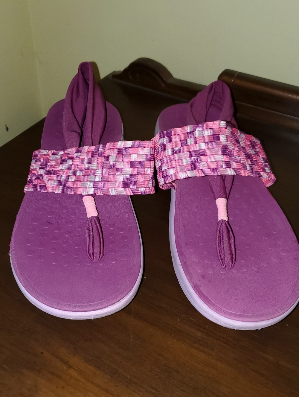 Vionic Orthaheel Serene Tia Sandals in Pink and Purple Sz 10